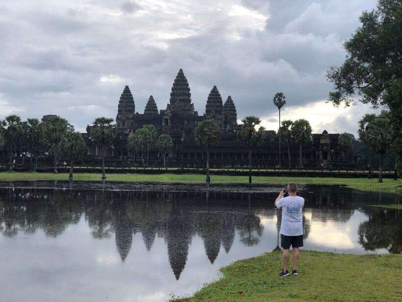 1-Day Angkor Wat Private Tour with Spanish Tour Guide. - A 1:00 PM Khmer lunch stop
