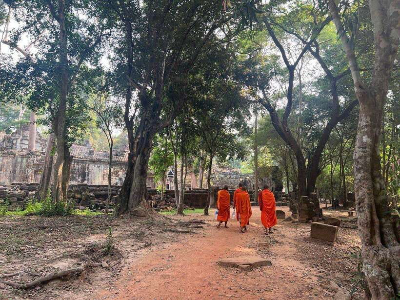 1-Day Angkor Wat Private Tour with Spanish Tour Guide. - 8:30 AM at Angkor Wat, start with the centerpiece