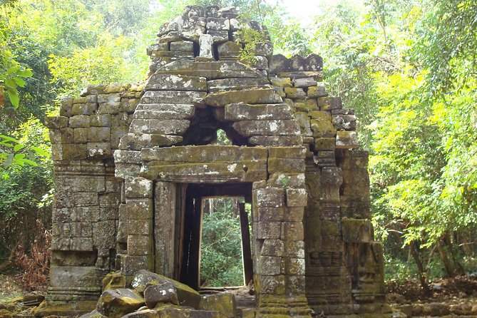1-Day Angor Wat Small Circuit Tour with Sunset - Ta Prohm and the famous tree roots