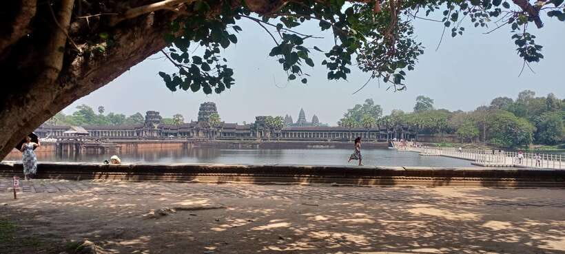 1-Day private Angkor Temple Tour from Siem Reap - Guides, drivers, and the comfort factor