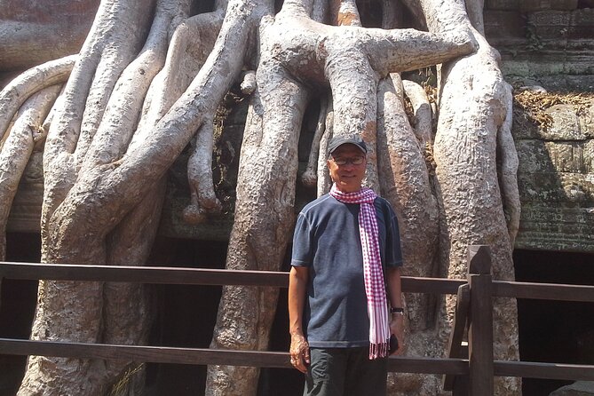1-Day private Angkor Temple Tour with Sun Rise by Tuk Tuk from Siem Reap - What the private guide adds