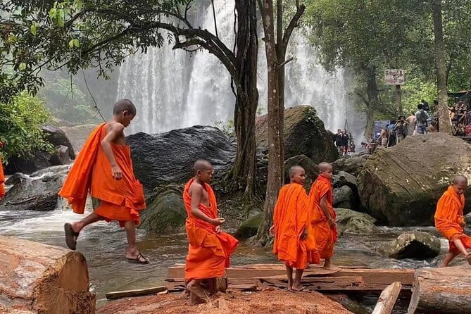 1 day special Tour: Angkor Wat,Bayon,Ta Prohm, Bantey srei and Beng Mealea - Ta Prohm and the trees over the ruins