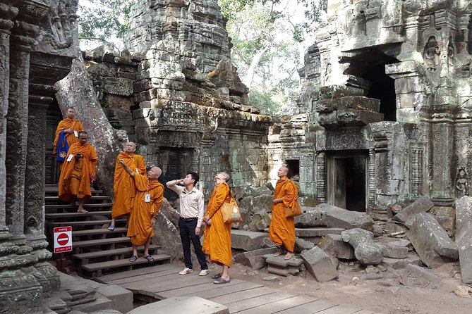 1day private tour all main temple in Angkor,sunset at TonleSap floating village - Bayon and its famous stone faces
