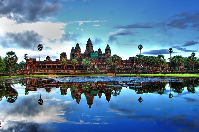 2-Day Angkor Wat & Tonle Sap Tour - Three hours at Angkor Wat, the day’s great centerpiece