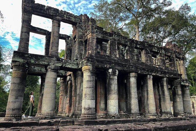 2-Day Angkor Wat Tour with Banteay Srei and Floating Village - The smaller eastern temples reward a slower eye