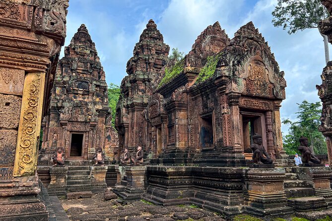 2-Day Angkor Wat Tour with Banteay Srei and Floating Village - Banteay Srei is small, detailed, and worth the drive