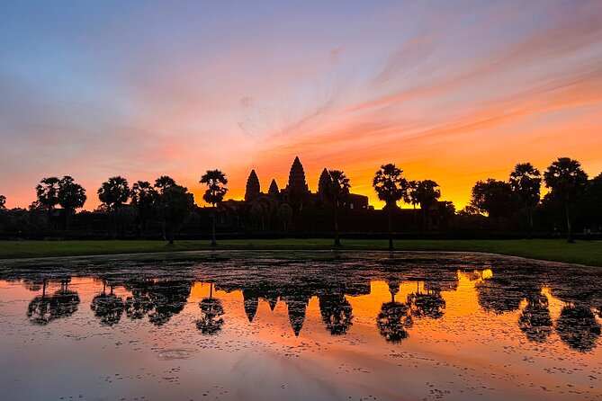 2-Day Angkor Wat Tour with Banteay Srei and Floating Village - Angkor Wat deserves more than a quick photograph