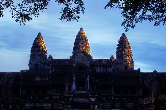 2-Day Angkor Wat Tour - Day one: Angkor Thom and the faces of Bayon