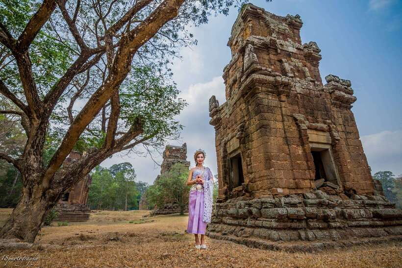 2-Day Angkor Wat With Small, Big Circuit & Banteay Srei Tour - Phnom Bakheng sunset, with an important timing point