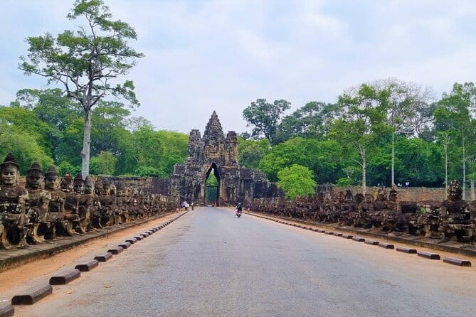 2 Day Cambodia Private Guided Tour in Angkor Temples - Day 1: Angkor Thom, jungle temples, and Angkor Wat