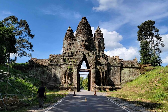 2-Day Phnom Penh to Siem Reap and Angkor Wat Temples - Kompong Khleang on Tonle Sap Lake