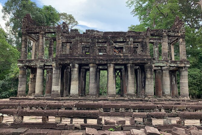 2 Days Angkor temples with Sunrise & Sunset - East Mebon and the eastern temples