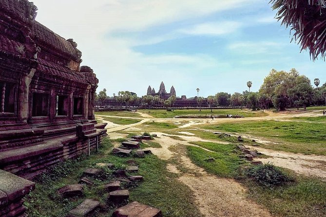 2-Days Tour (The Best Historical of Khmer Empire) - Banteay Srei and Banteay Samre bring fine detail