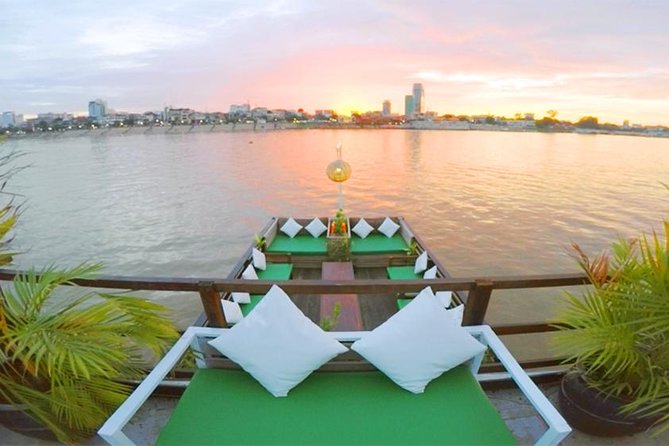 2hours Private Sunset Cruise with unlimited beer, soft drinks and Tour guide - Why this cruise works so well for a Phnom Penh evening