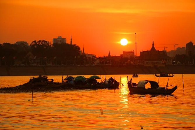 2hours Private Sunset Cruise with unlimited beer, soft drinks and Tour guide - Two hours on Tonle Sap and the Mekong