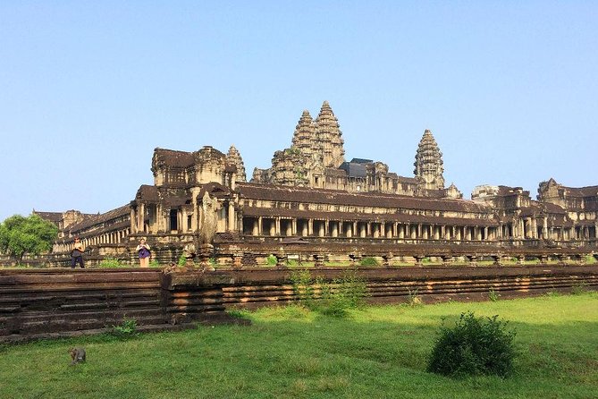 3-Day 'Temples & Tonle Sap' Tour - Day two: sunrise at Angkor Wat and the quieter eastern temples