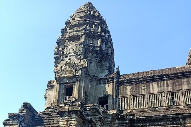 3-Day 'Temples & Tonle Sap' Tour - Day one: Bayon faces, Ta Prohm roots, and Angkor Wat
