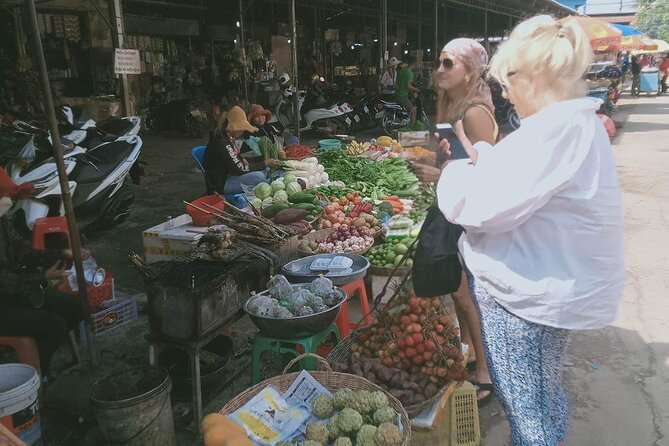 3-Hour Siem Reap Guided Cooking Class and Market with Pick up - Choosing dishes and learning with Dee