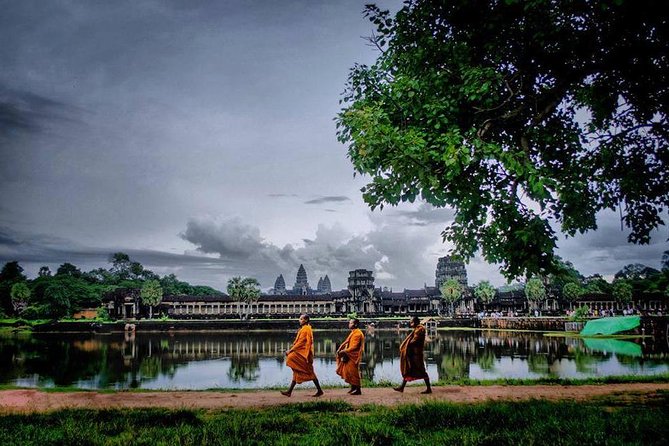 4-Day All Major Temples & Kulen mountain & Koh Ker & Beng Mealea - Day 1: Angkor Wat, Ta Prohm, and the heart of Angkor Thom