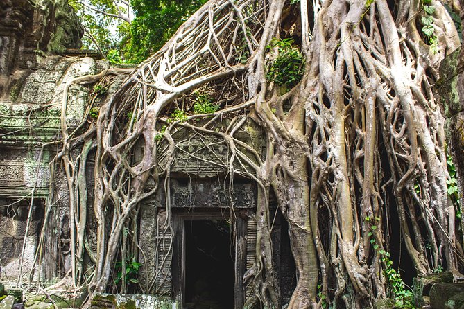 7-must See Temples in Angkor Park (Private Guided Tour) - Neak Pean adds water and symmetry