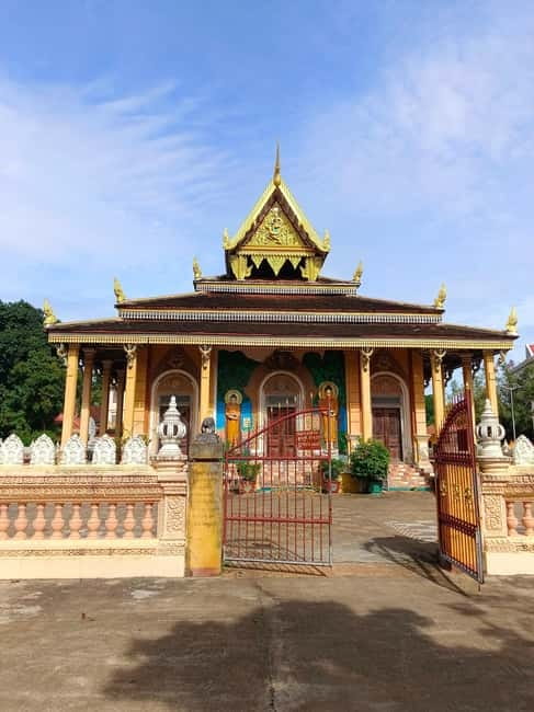 A day tour through Battambang/Local area and landmarks - Riding the traditional bamboo train through rural Battambang