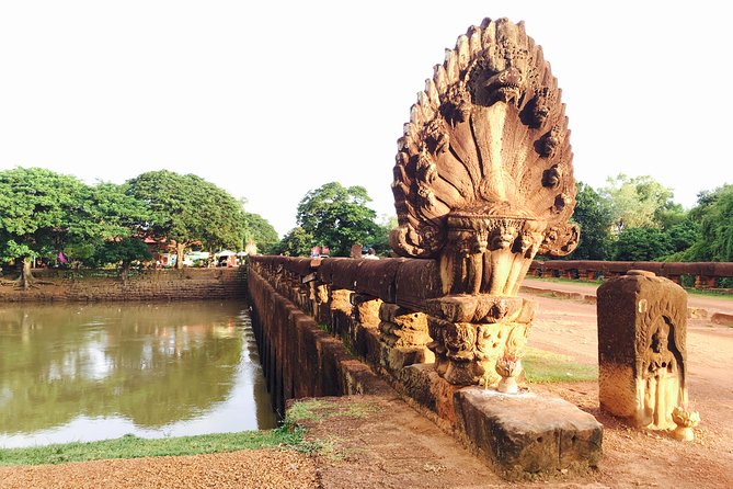 A day Trip Sightseeing Phnom Penh - Siem Reap - Private English Speaking Driver - Skoun Market and the famous fried spiders