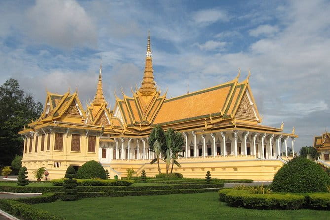 A Day Trip to Angkor Wat, Bayon, Taprohm from Phnom Penh - Angkor Wat, the grand opening stop