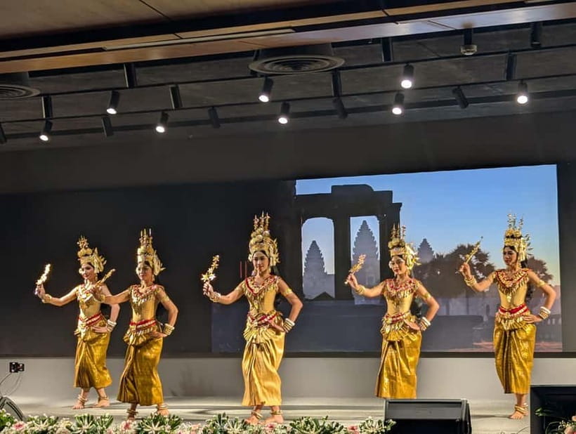 A Night To Remember: Apsara Dance Show with Buffet Dinner - The Apsara Dance: careful hands and elegant posture