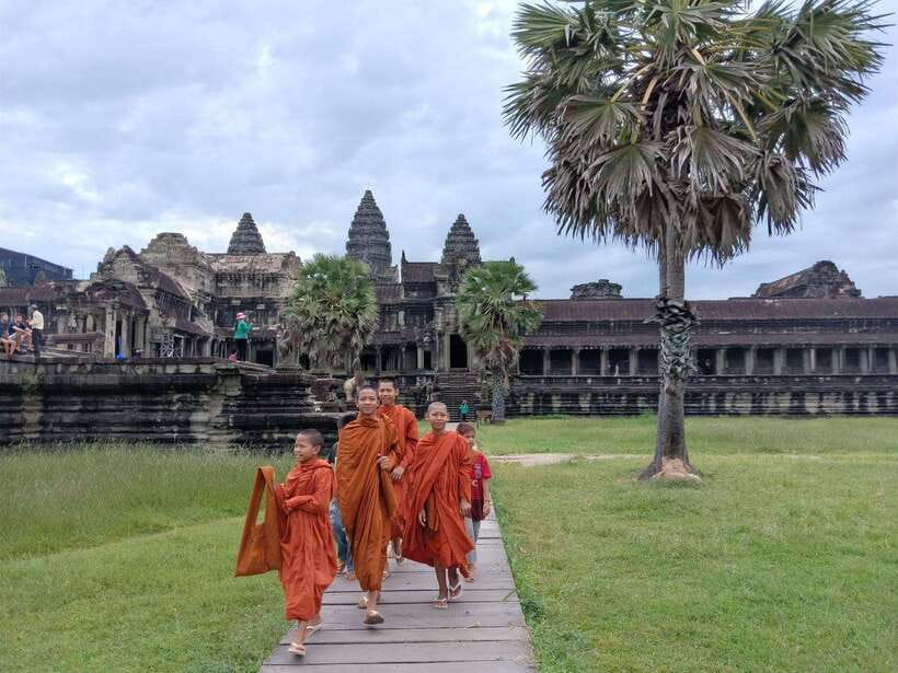 Angkor Cycling Tour - Two hours at Angkor Wat