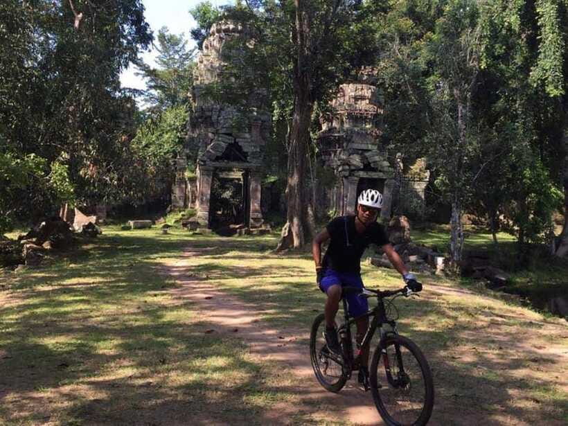 Angkor Cycling Tour - The 12-kilometer return through forest and bike lanes