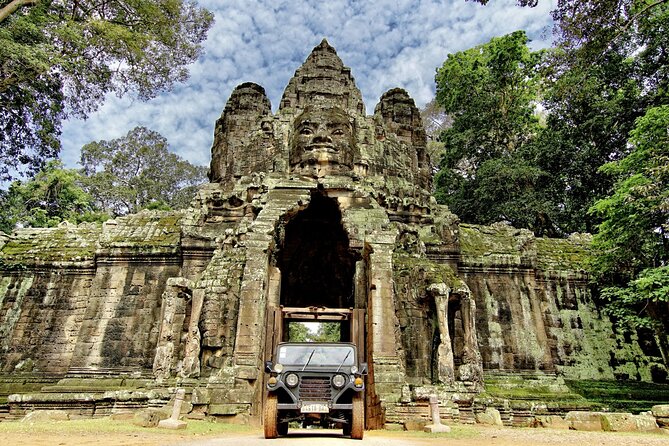 Angkor Explorer by Cambodiajeep - Bayon, a short visit among many stone faces