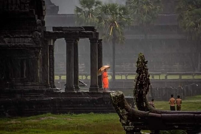 Angkor Full Day Tour All The Main Temples - Lunch beside Srah Srang