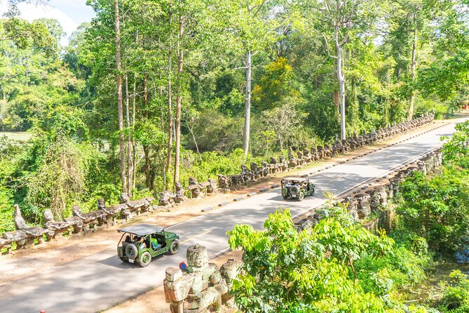 Angkor Jeep Tour Discovery - Inclusive Lunch - A local lunch beside Sra Srang Lake