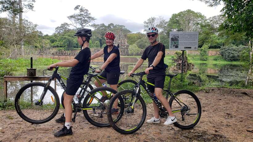 Angkor Jungle Biking Adventure Private Cycling Tour - Angkor Wat: start with the great classic