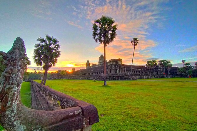 Angkor Sunrise Bike Tour - Breakfast & Lunch included - Khmer lunch near Srah Srang