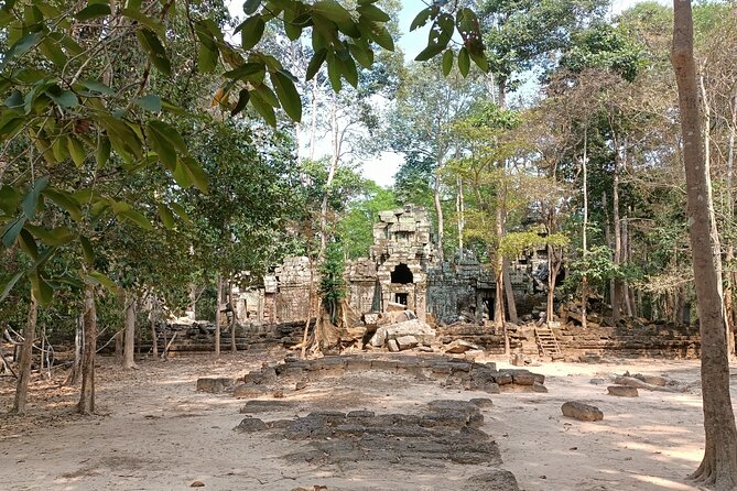 Angkor Temples Highlights: 2-Day Private Tour with Sunrise - East Mebon and the old reservoir setting