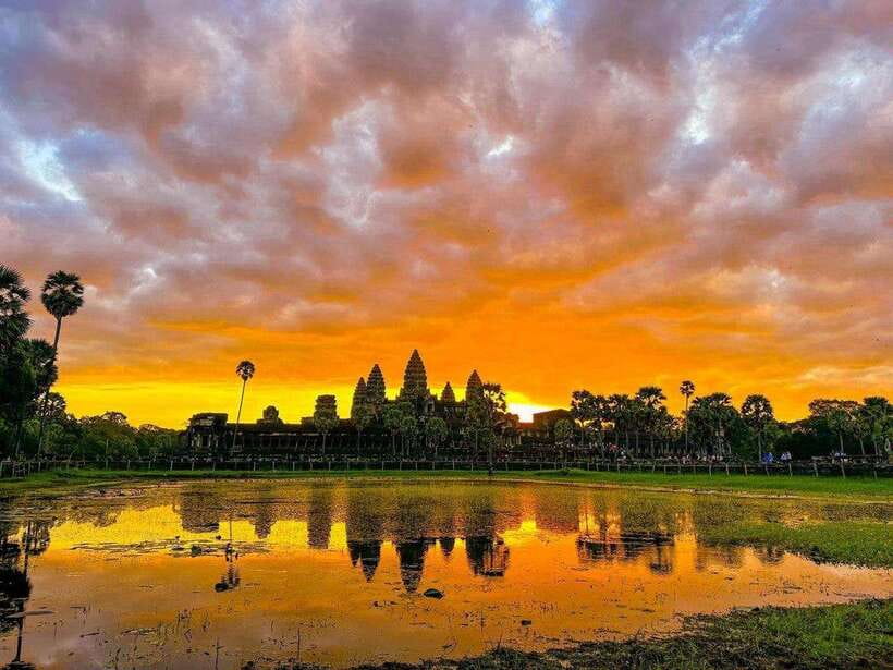 Angkor Wat 1 Day with Sunrise Combined tour with (Tuk Tuk) - Who should book this sunrise tour?