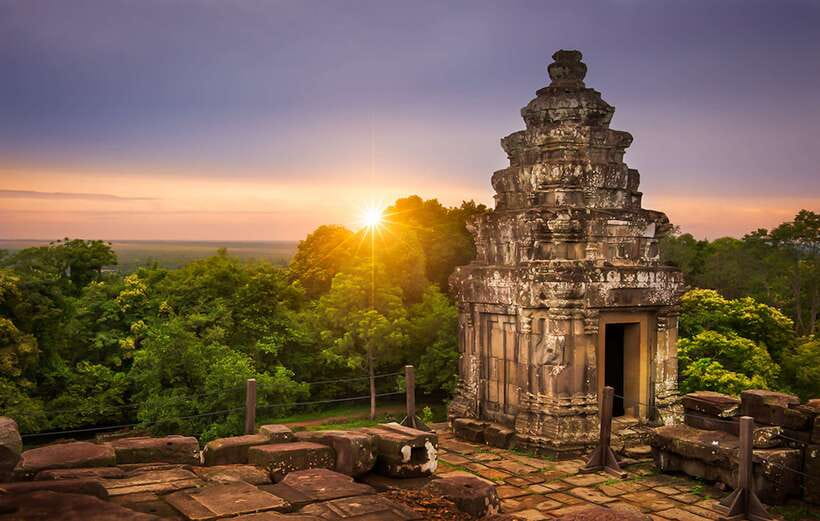 Angkor Wat 2-Day complex Sun rise & Sun set with Guided Tour - Guides, transport, and group size