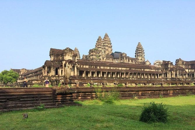 Angkor Wat 2 Days and a Half Temples & Tonle Sap-Small Group Tour - Who should book this Siem Reap tour?