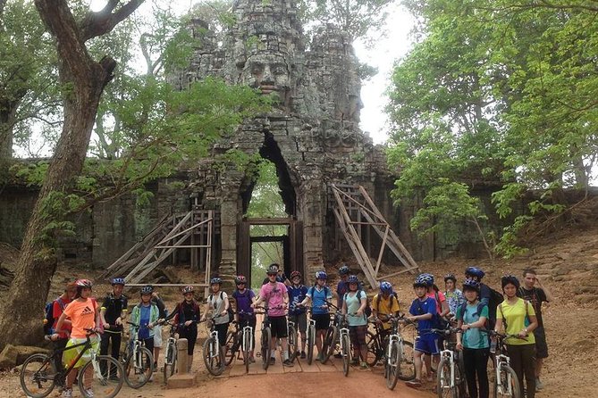 Angkor Wat & Bayon: the Smiling Temple - Meeting in Siem Reap at 7:30 am