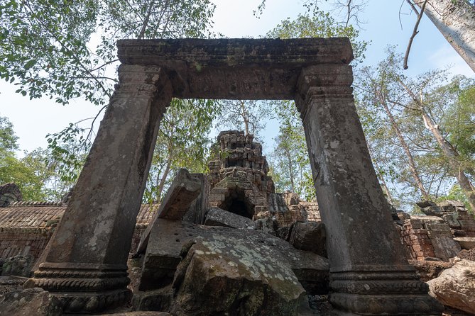 Angkor Wat by Vintage Jeep – Private Tour - Lunch at Srah Srang is a practical pause