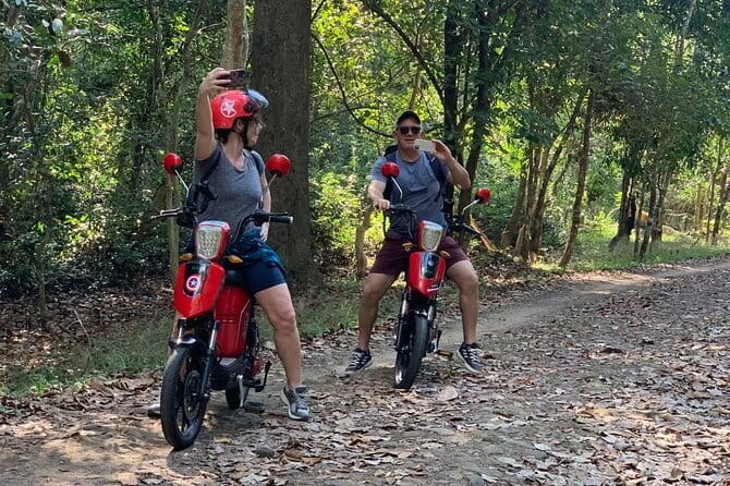 Angkor Wat Cycling Tour - The East Gate and the final ride