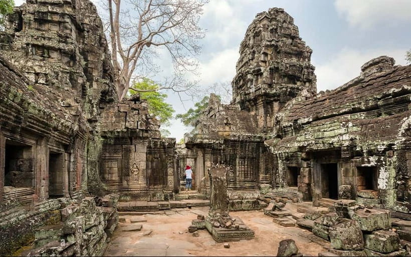 Angkor Wat: Full-Day Guided Sunset Tour - Bayon and Angkor Thom: faces in stone