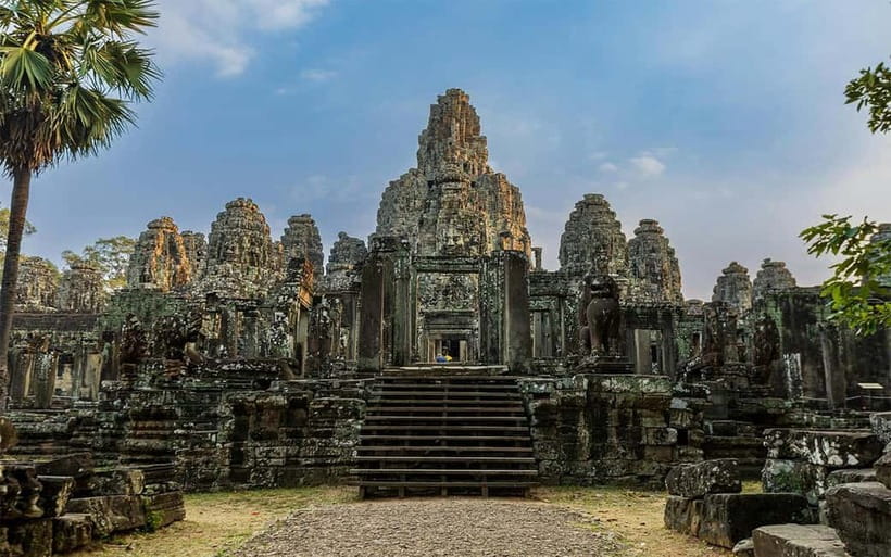 Angkor Wat: Full-Day Guided Sunset Tour - Phnom Bakheng: the sunset finale