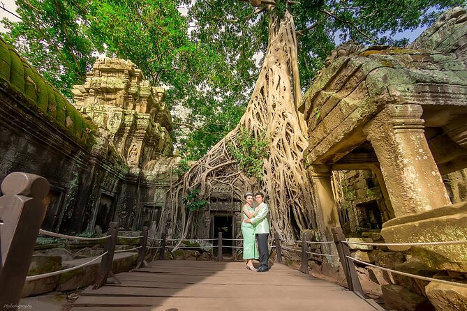 Angkor Wat Full-Day Sunrise & Sunset Private Tour All Interesting Major Temples - Victory Gate and Bayon: entering the heart of Angkor Thom