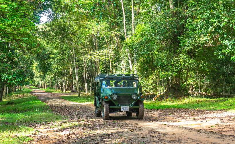 Angkor Wat: Guided Jeep Tour Inclusive lunch at local house - Angkor Thom begins the temple day