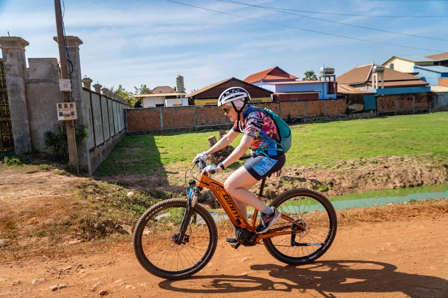 Angkor Wat: Guided Sunrise Bike Tour w/ Breakfast and Lunch - Key Points at a Glance