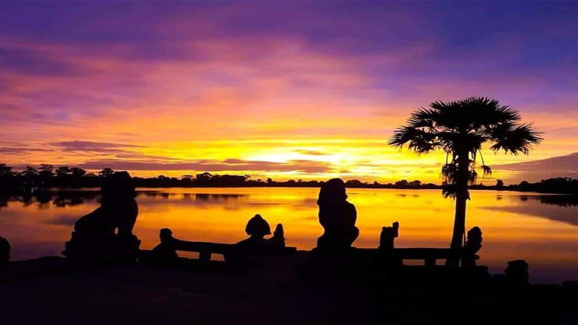 Angkor Wat Guided Sunrise Tour - Returning to Angkor Wat in the afternoon
