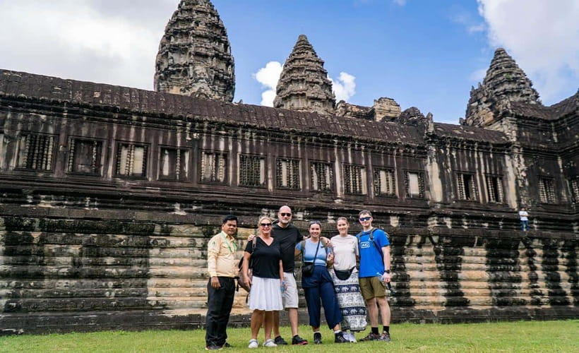 Angkor Wat: Guided Vespa Tour / Tuk Tuk or Car - Lunch at Srah Srang and a break from the heat