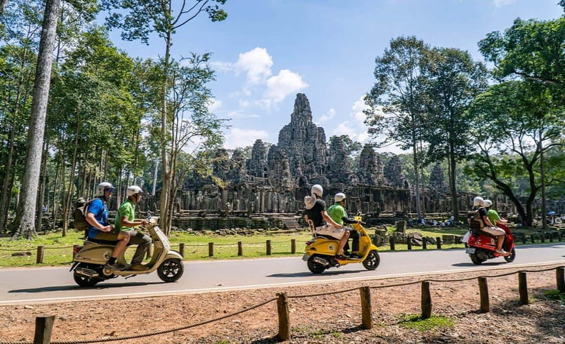 Angkor Wat: Guided Vespa Tour / Tuk Tuk or Car - Bayon and the first look at Angkor